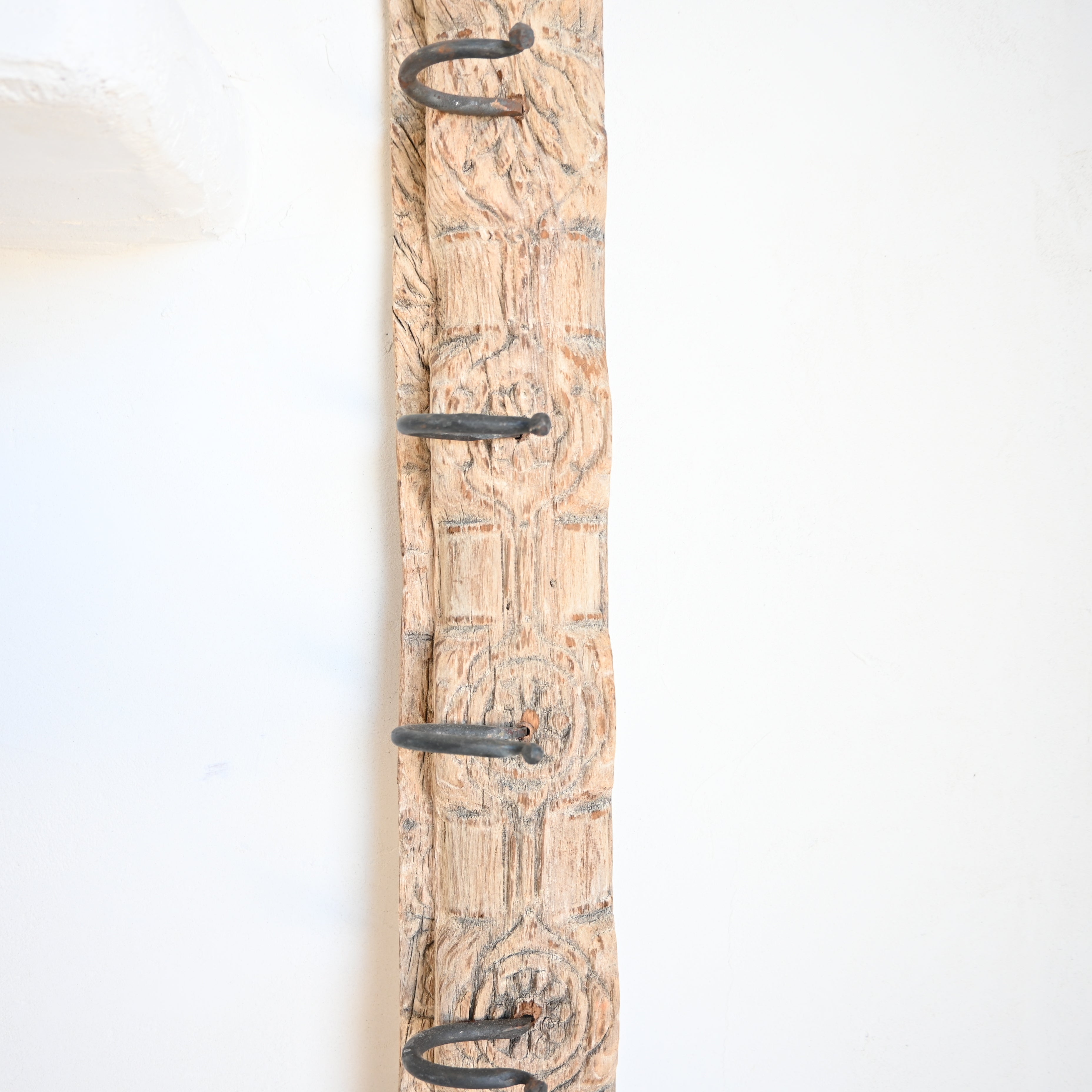 Carved Indian Timber Hook 8952E