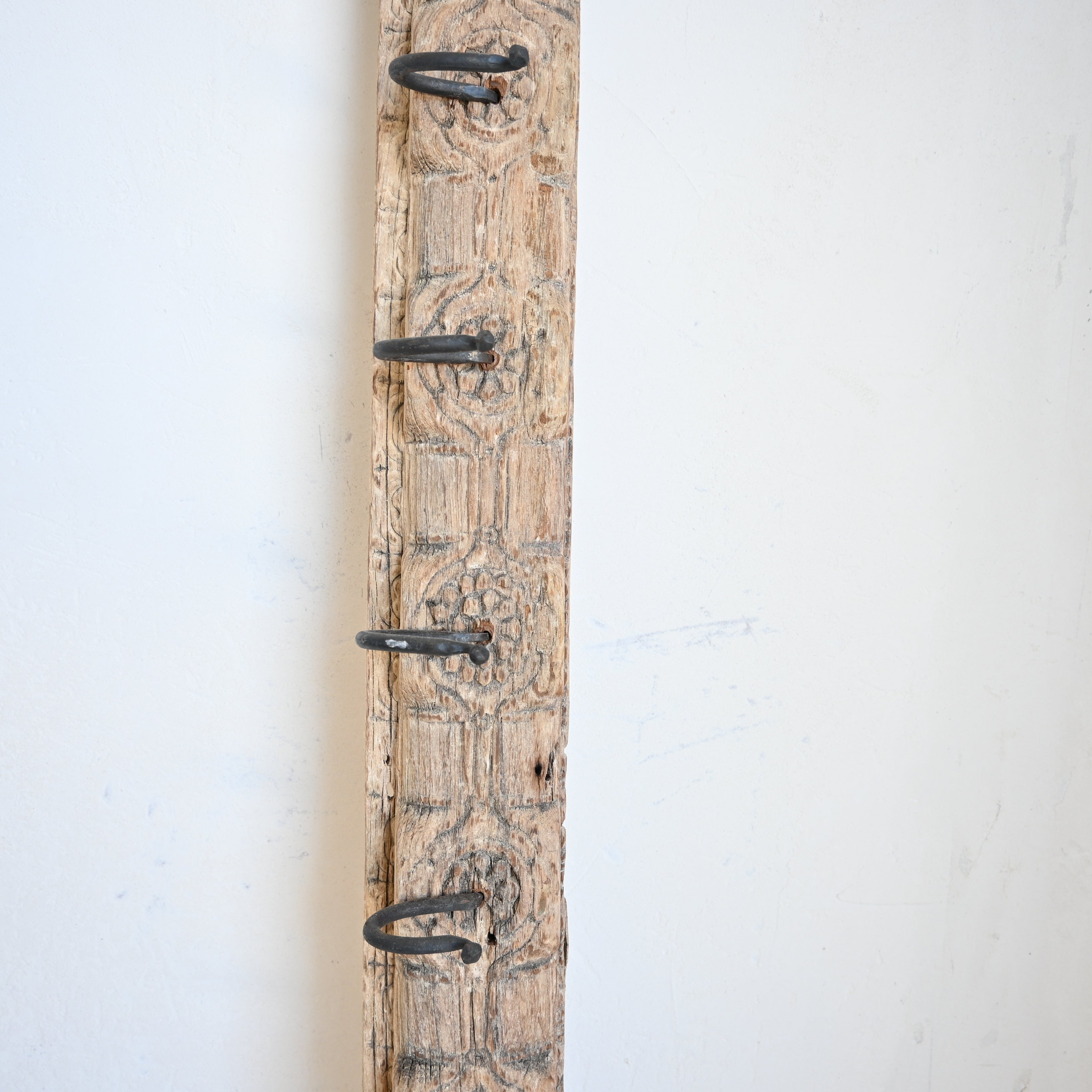 Carved Indian Timber Hook 8952E