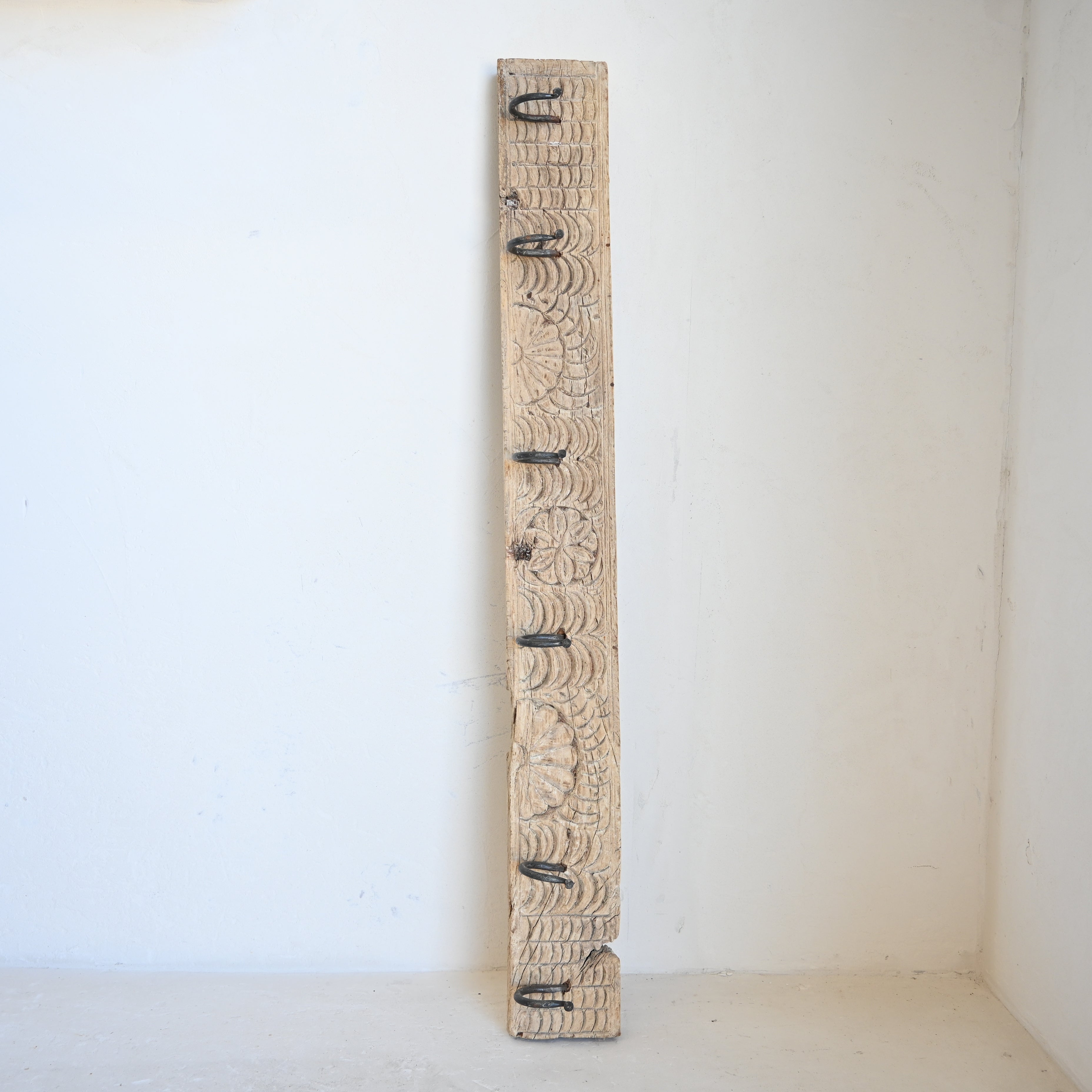 Carved Indian Timber Hook 8952G