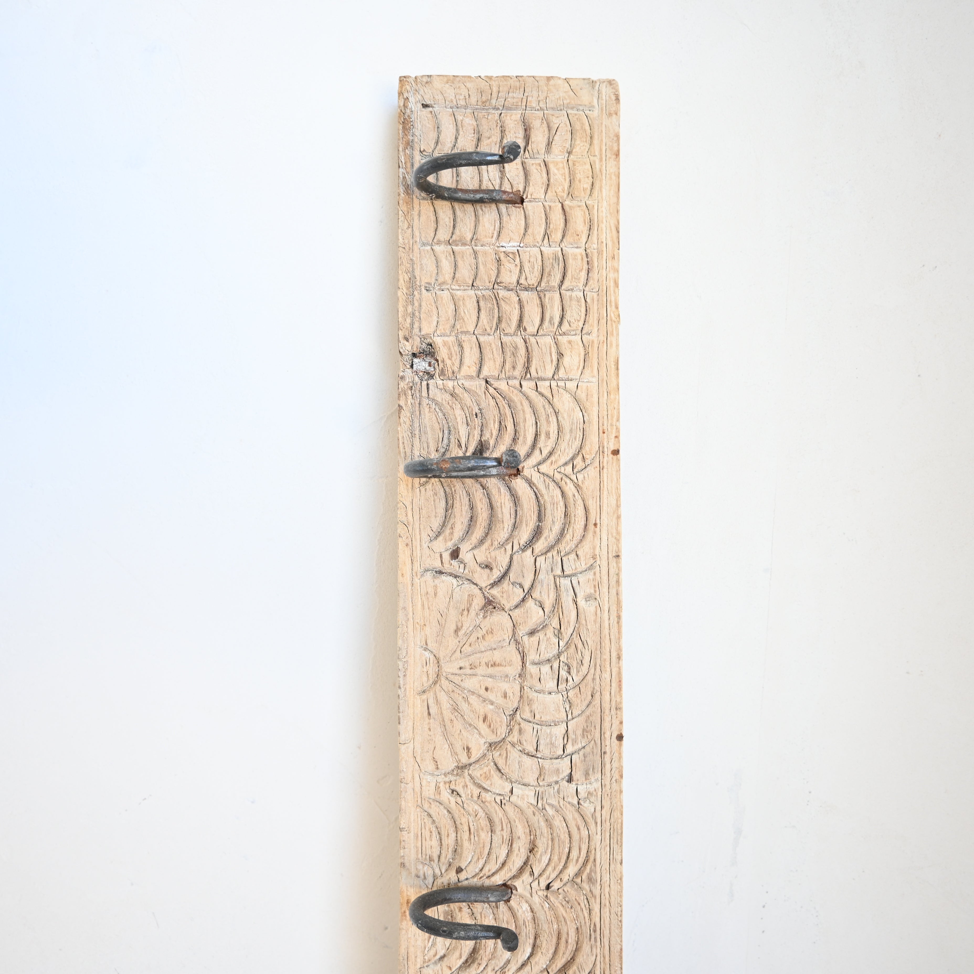 Carved Indian Timber Hook 8952G