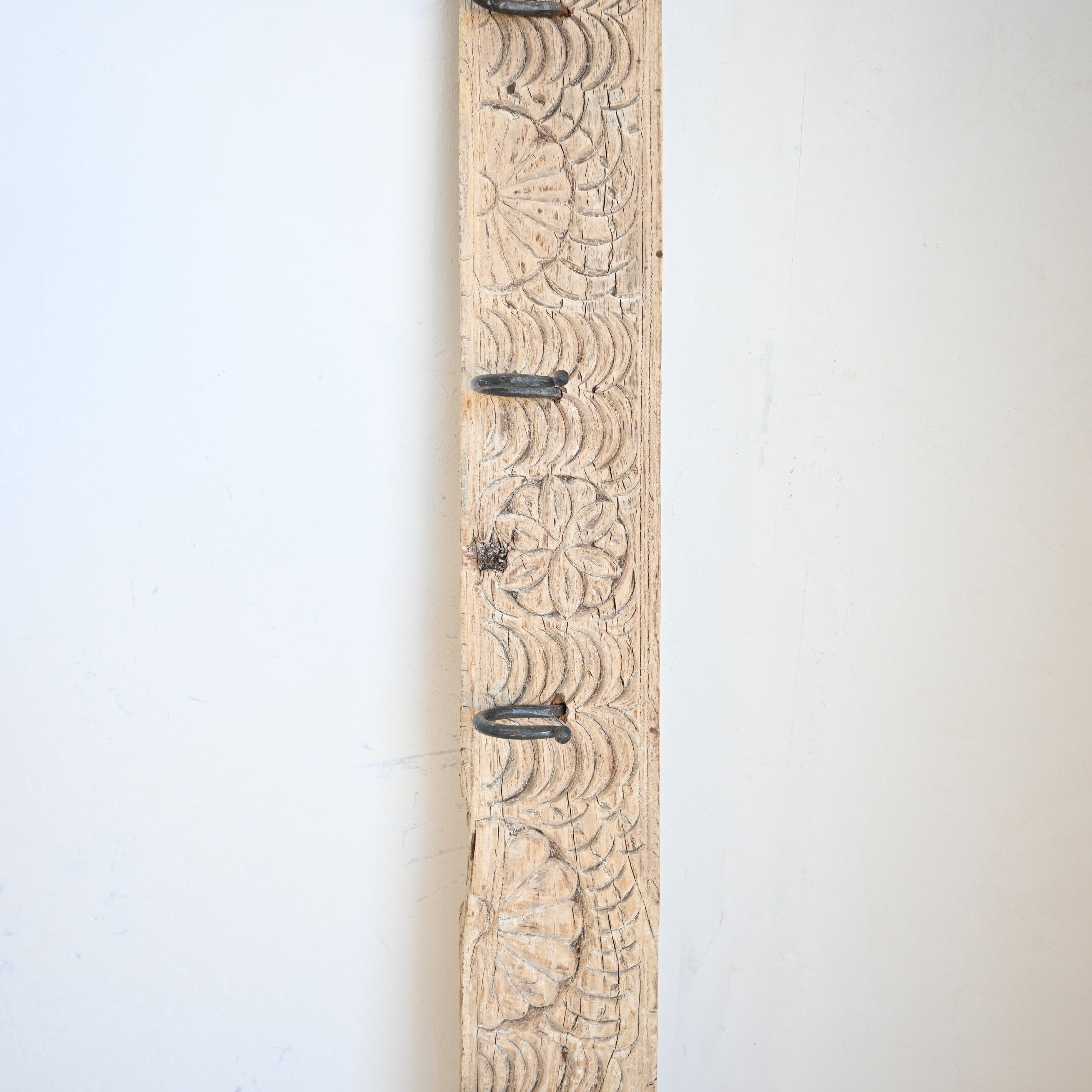 Carved Indian Timber Hook 8952G