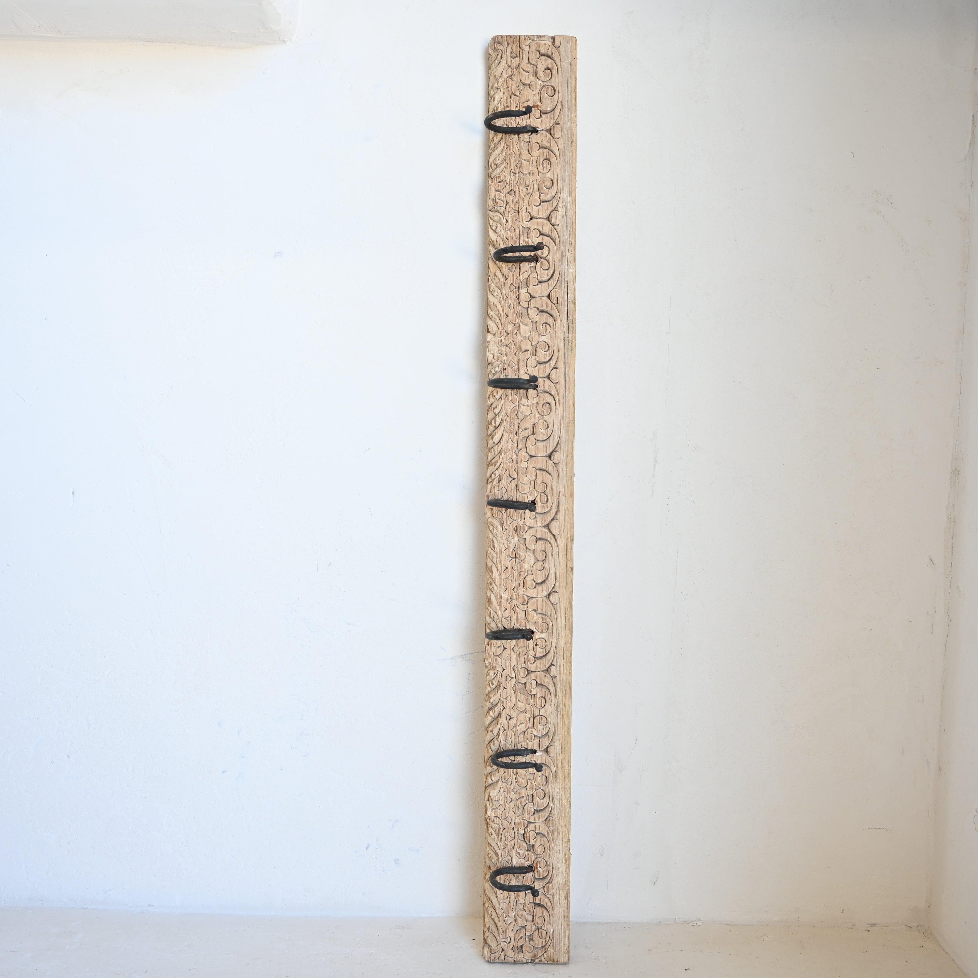 Carved Indian Timber Hook 8952H