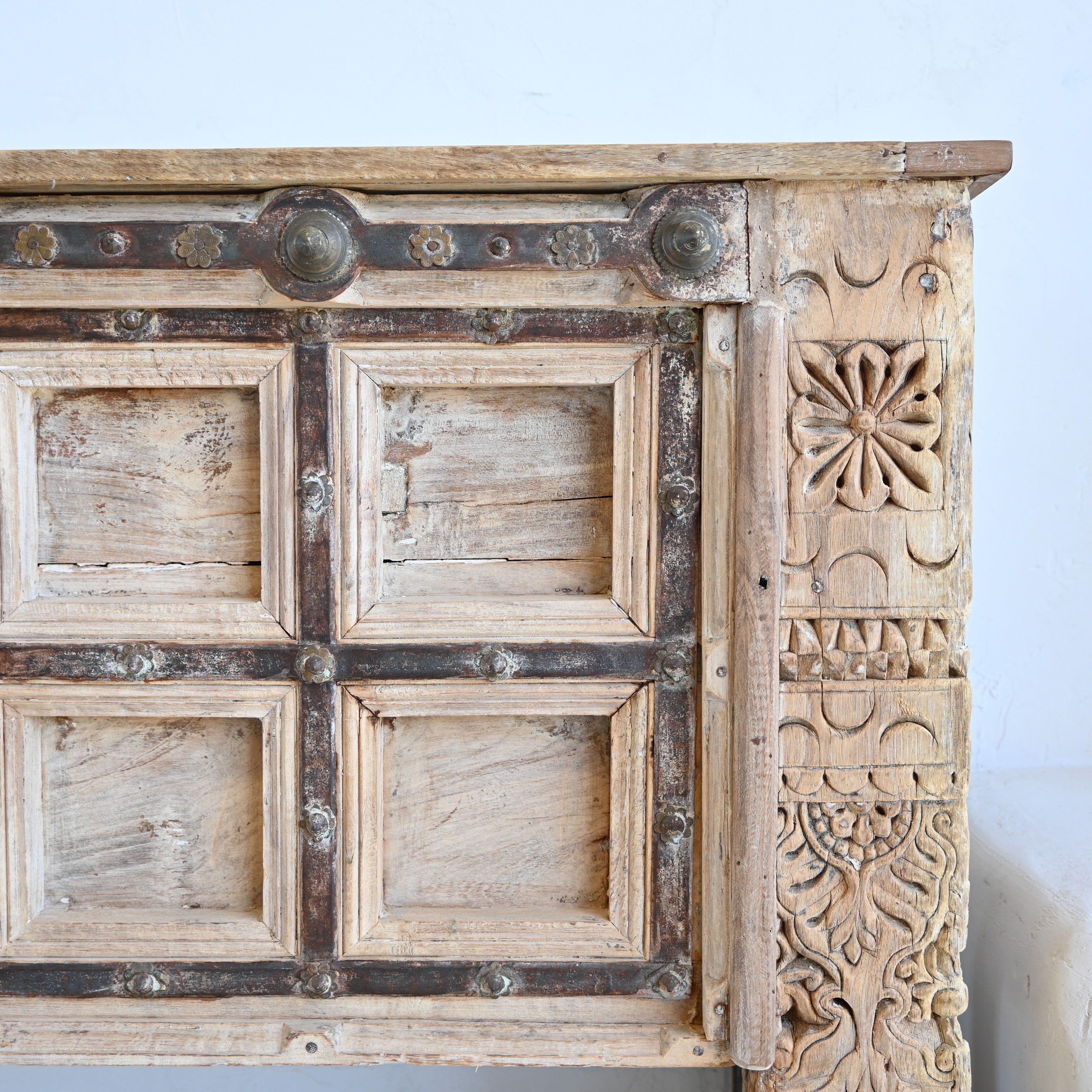 Indian Vintage Console 322095