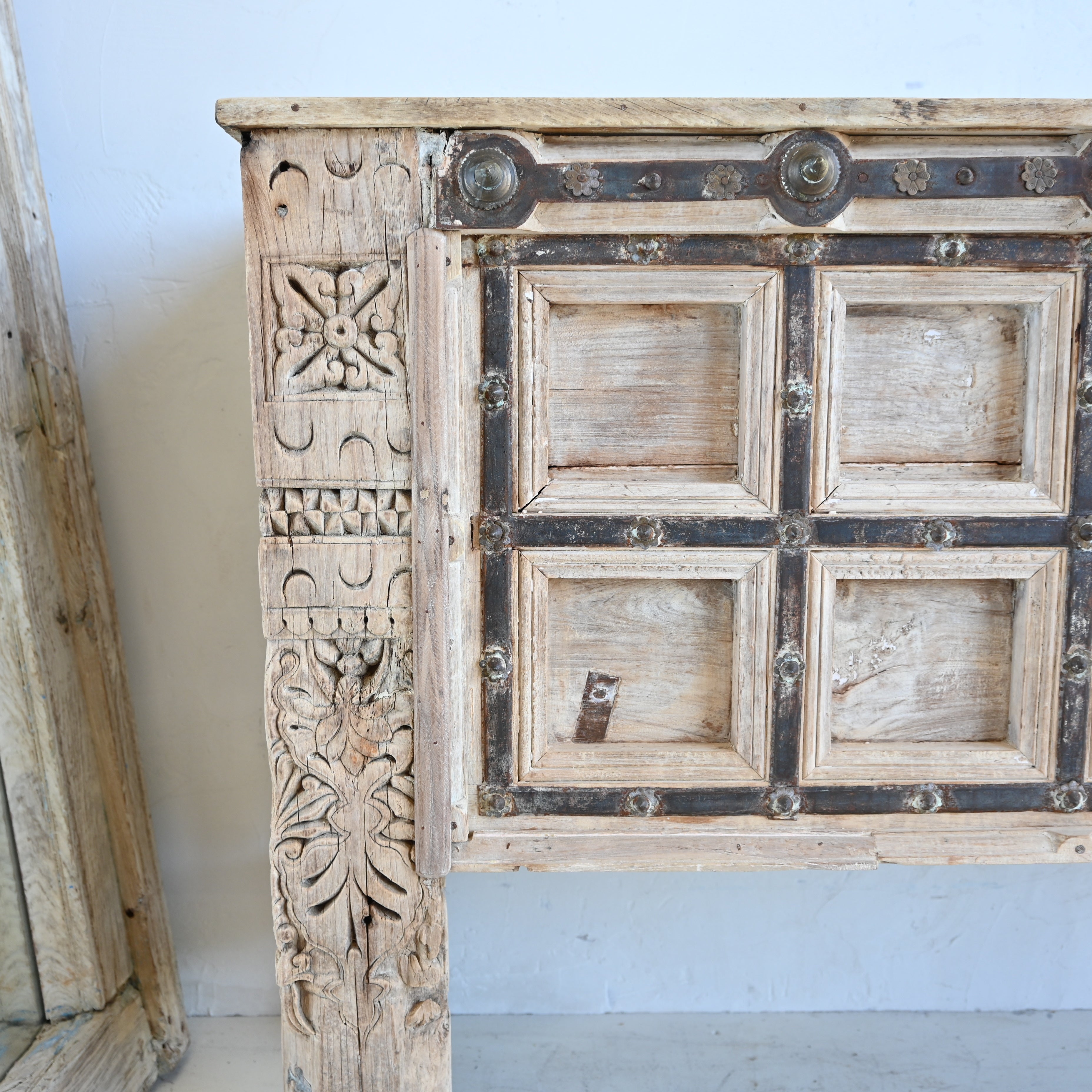 Indian Vintage Console 322095