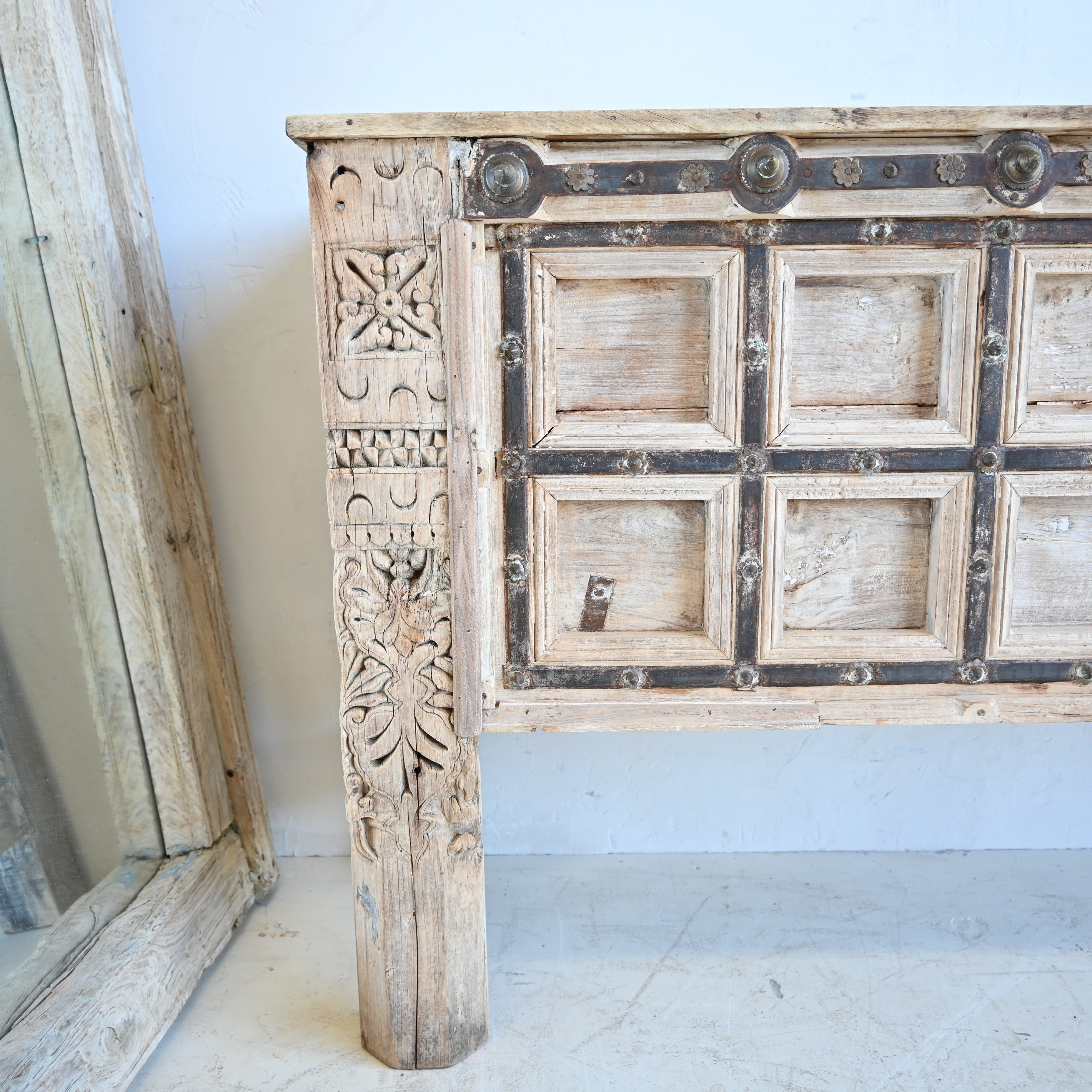 Indian Vintage Console 322095