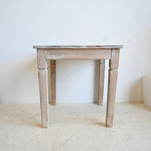 PRANA  Table