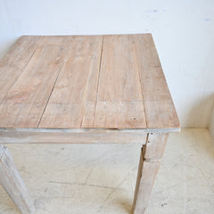 PRANA  Table