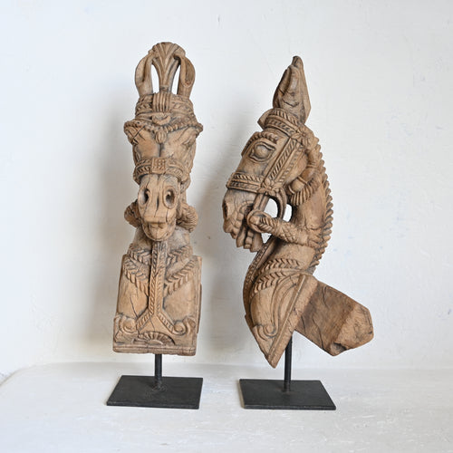 PRANA Horse head statue