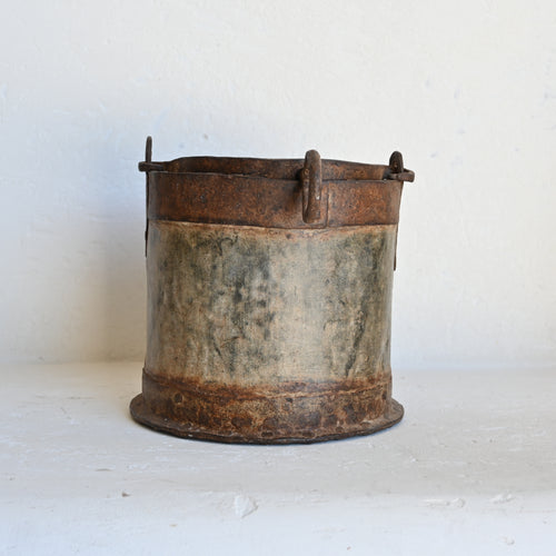 PRANA  Iron Planter Pot