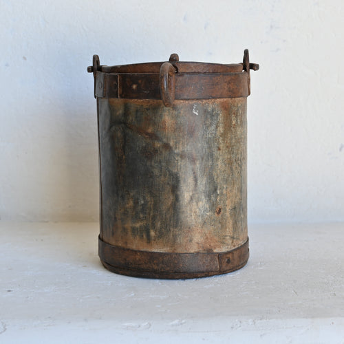 PRANA  Iron Planter Pot