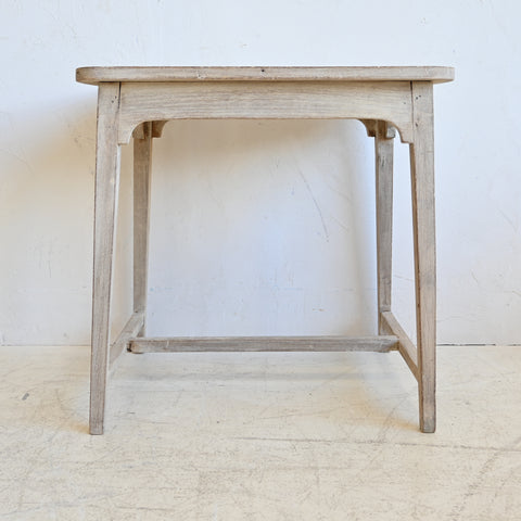 PRANA  Table