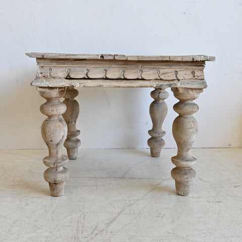 PRANA  Table