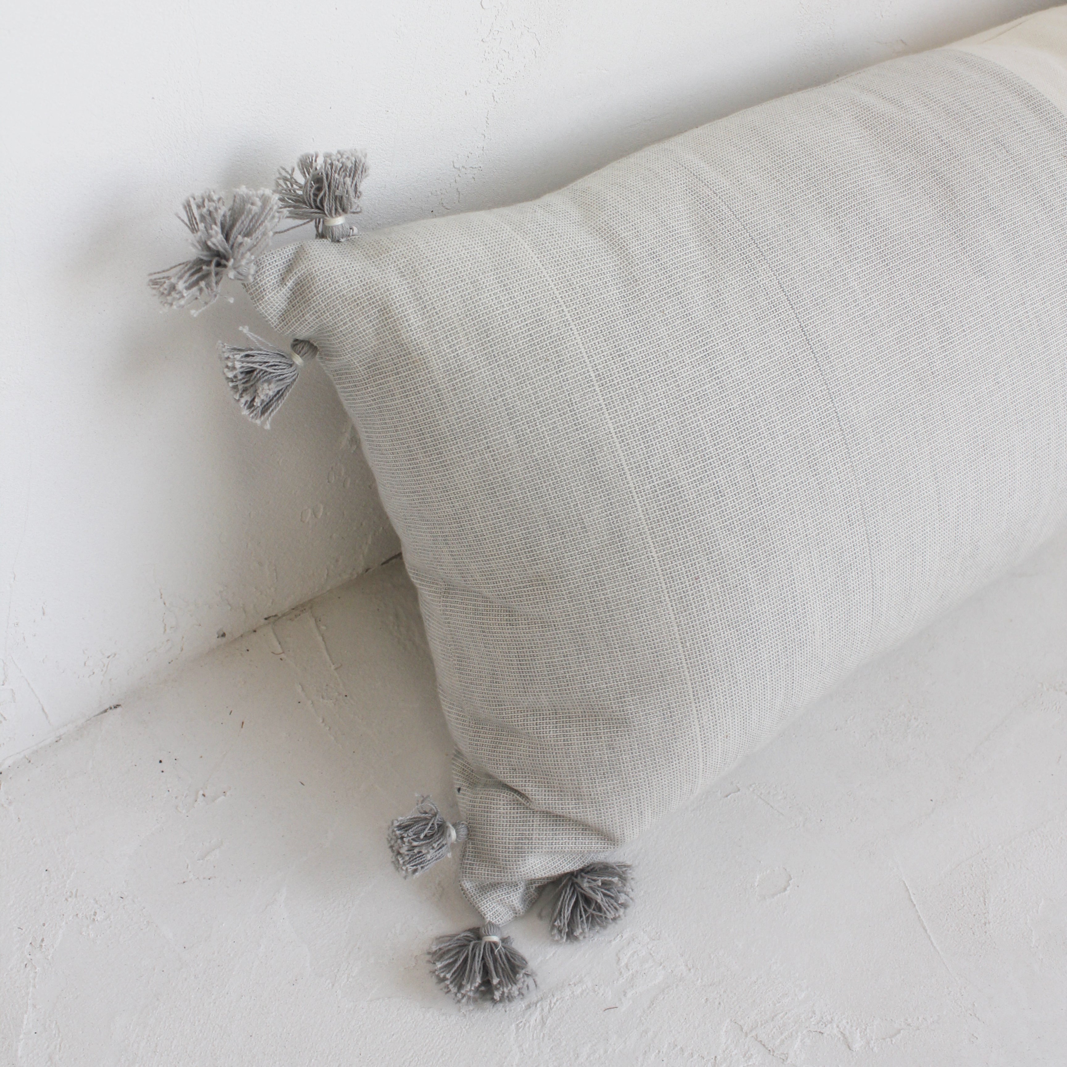 Laguna Cushion Flint 75 x 30
