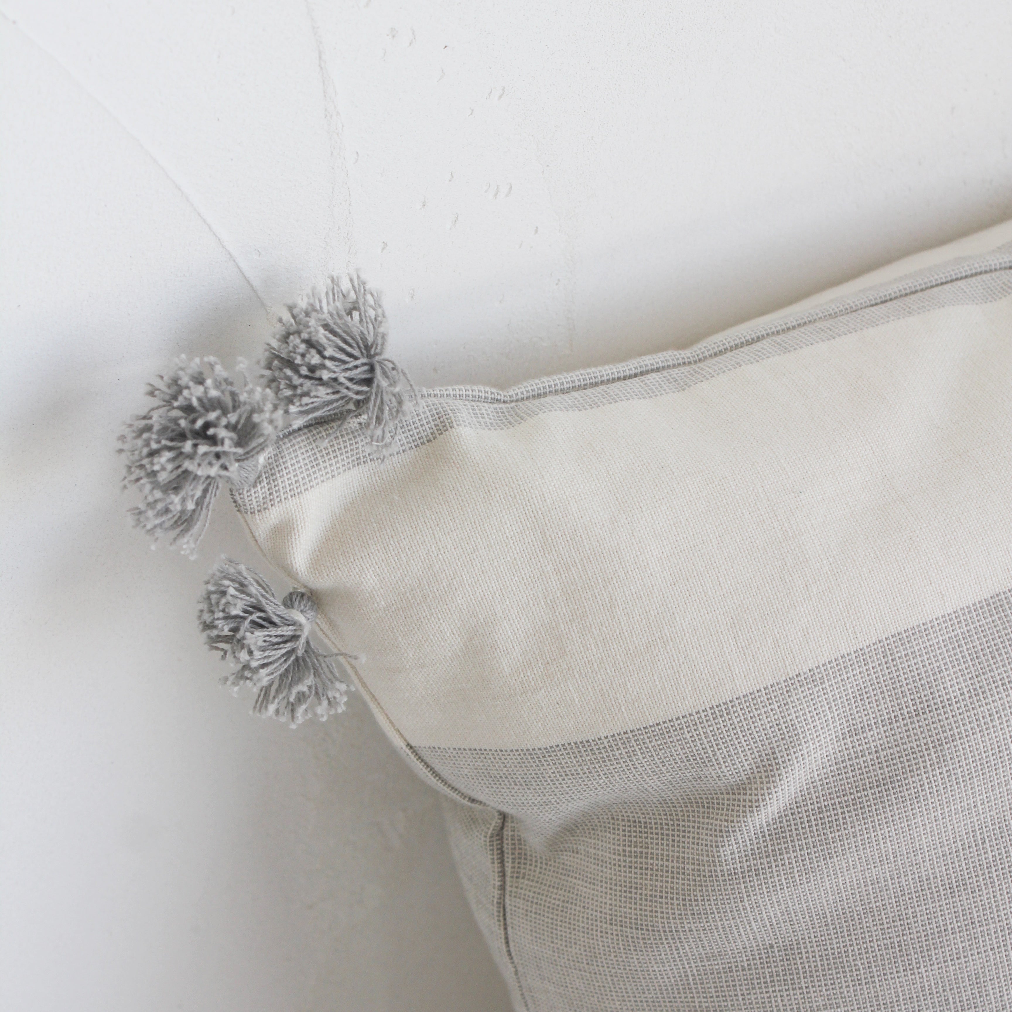 Laguna Cushion Flint 75 x 30